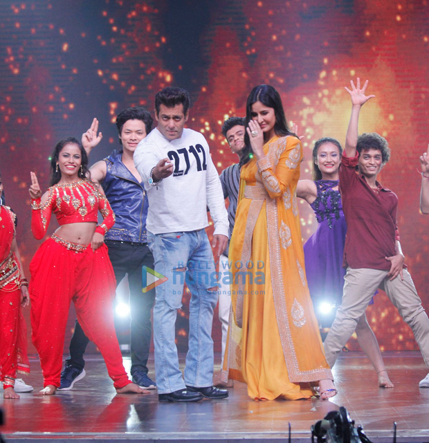 Watch Katrina Kaif Shows Off Salman Khan S Favourite Dance Moves Bollywood News Bollywood Hungama