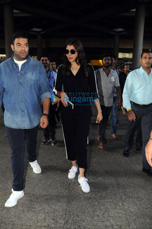 Anushka Sharma, Sonakshi Sinha and others snapped at the airport