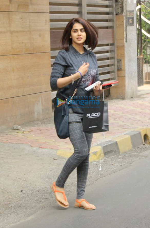 Genelia Dsouza Spotted After Salon Session Genelia Dsouza Images Bollywood Hungama