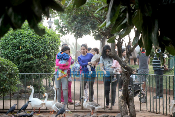 Shahid Kapoor’s wife Mira Rajput snapped with their daughter Misha at Joggers park in Bandra Shahid Kapoor's wife Mira Rajput snapped with their daughter Misha at Joggets park in Bandra