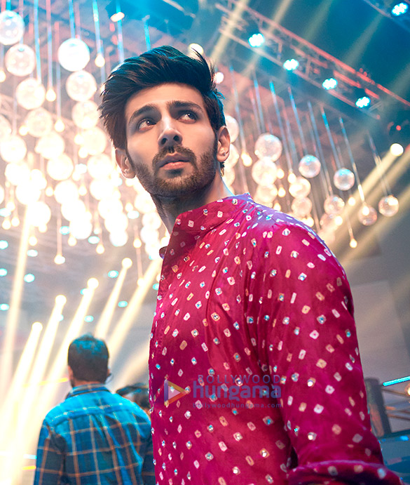 Sonu Ke Titu Ki Sweety Movie Stills Bollywood Hungama