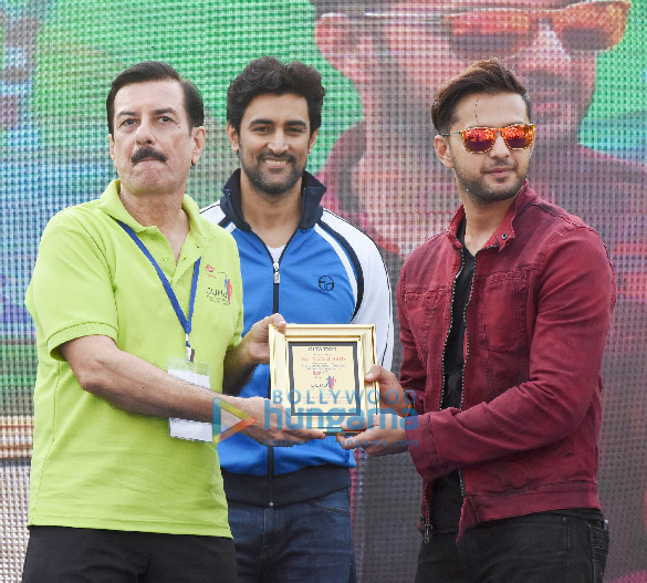 Kunal Kapoor, Vatsal Sheth & others attend the Juhu Half Marathon 2018 Kunal Kapoor, Vatsal Sheth & others attend the Juhu Half Marathon 2018