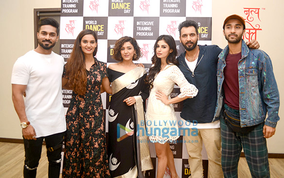 Mouni Roy and others attend Shakti Mohan’s Nritya Shakti celebrations for ‘World Dance Day’ Mouni Roy and others attend Shakti Mohan's Nritya Shakti celebrations for 'World Dance Day'