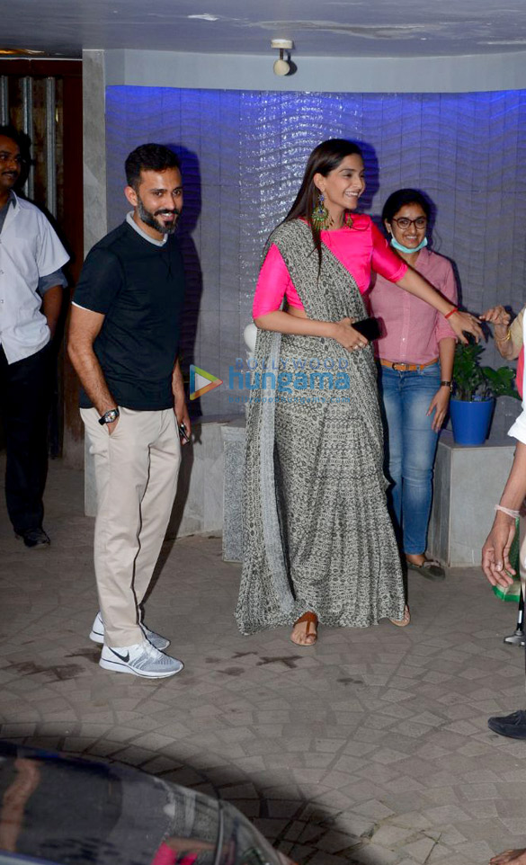 Sonam Kapoor and Anand Ahuja spotted loooking for a new house in Bandra Sonam Kapoor and Anand Ahuja spotted loooking for a new house in Bandra