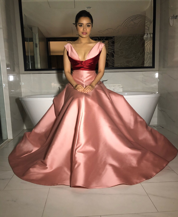 IIFA Awards 2018: Lo Behold! Shraddha Kapoor looks every bit of a Disney  princess in pink! : Bollywood News - Bollywood Hungama