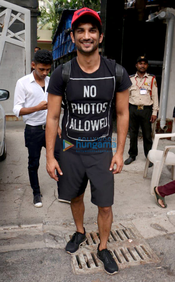Sushant Singh Rajput snapped in Juhu