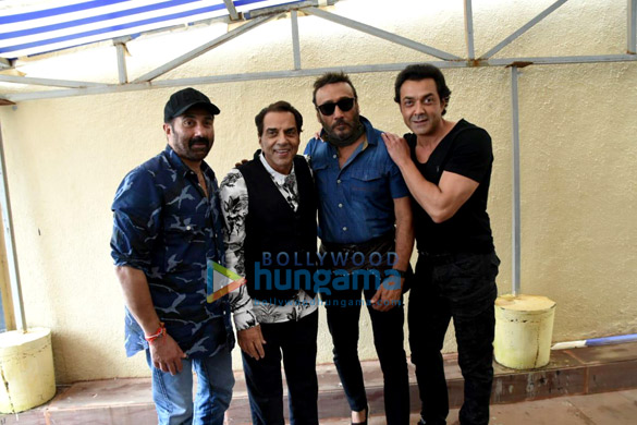 Cast of Yamla Pagla Deewana Phir Se snapped promoting the film Cast of Yamla Pagla Deewana Phir Se snapped promoting the film