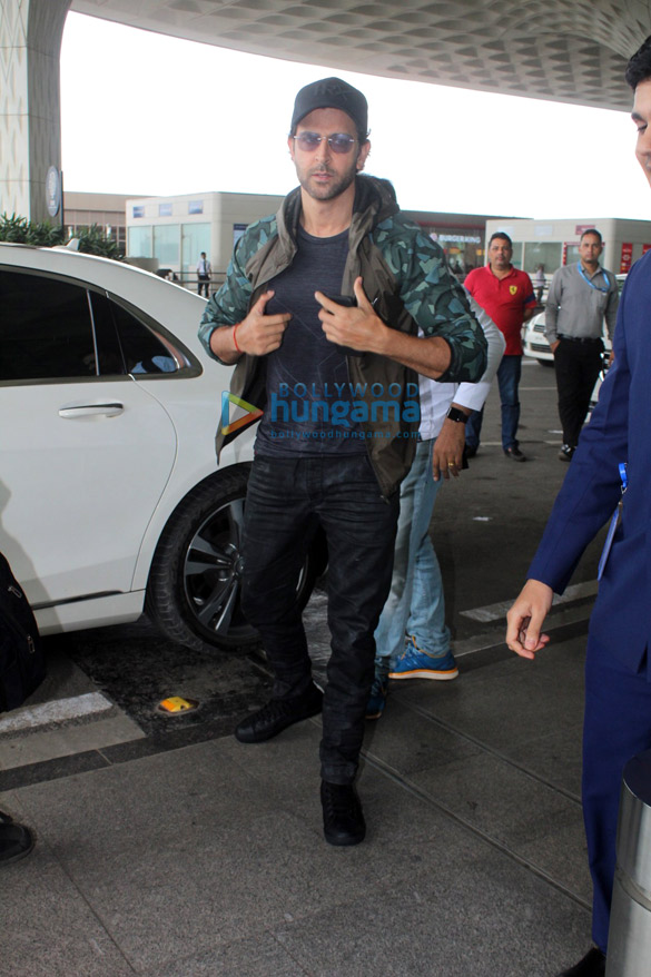 Hrithik Roshan, Pooja Hegde, Shriya Saran and others snapped at the airport