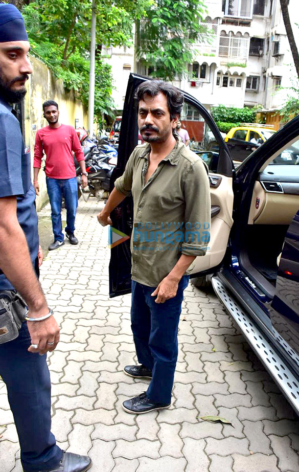 Nawazuddin Siddiqui snapped in Bandra for a shoot Nawazuddin Siddiqui snapped in Bandra for a shoot