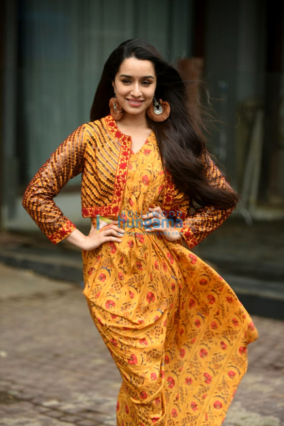 [Image: Rajkummar-Rao-and-Shraddha-Kapoor-snappe...tree-1.jpg]