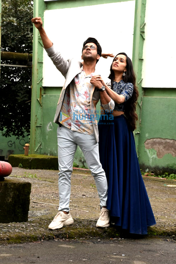 Rajkummar Rao and Shraddha Kapoor snapped promoting their film Stree Rajkummar Rao and Shraddha Kapoor snapped promoting their film Stree