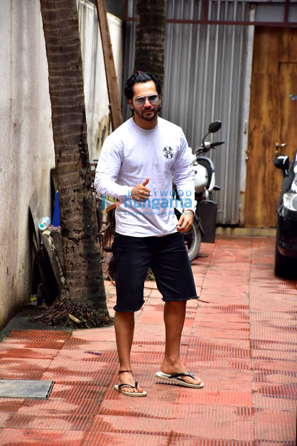Varun Dhawan spotted at a clinic in Bandra Varun Dhawan spotted at a clinic in Bandra