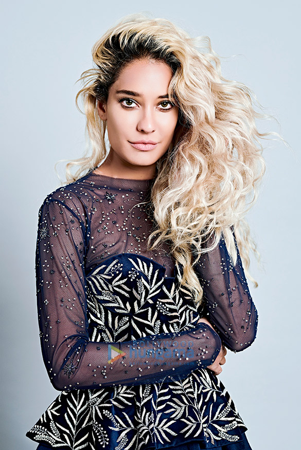 Lisa Haydon snapped wearing Mishru’s Supernova collection Lisa Haydon snapped wearing Mishru’s Supernova collection