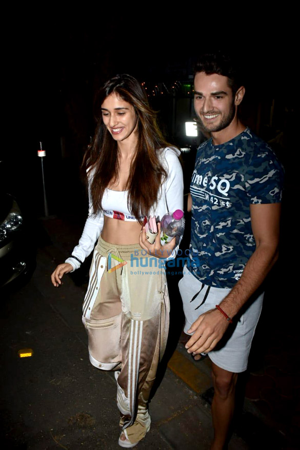 Disha Patani spotted after salon session in Bandra Disha Patani spotted after salon session in Bandra