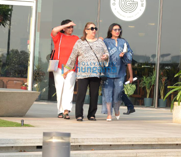 Rani Mukerji snapped with her friends at BKC Rani Mukerji snapped with her friends at BKC