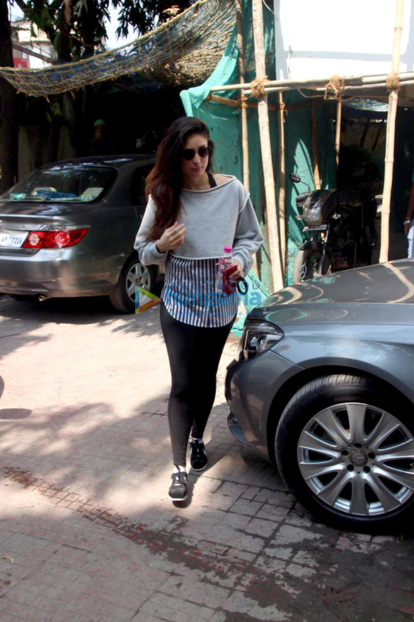 Kareena Kapoor Khan & Aditi Rao Hydari snapped outside the gym Kareena Kapoor Khan & Aditi Rao Hydari snapped outside the gym