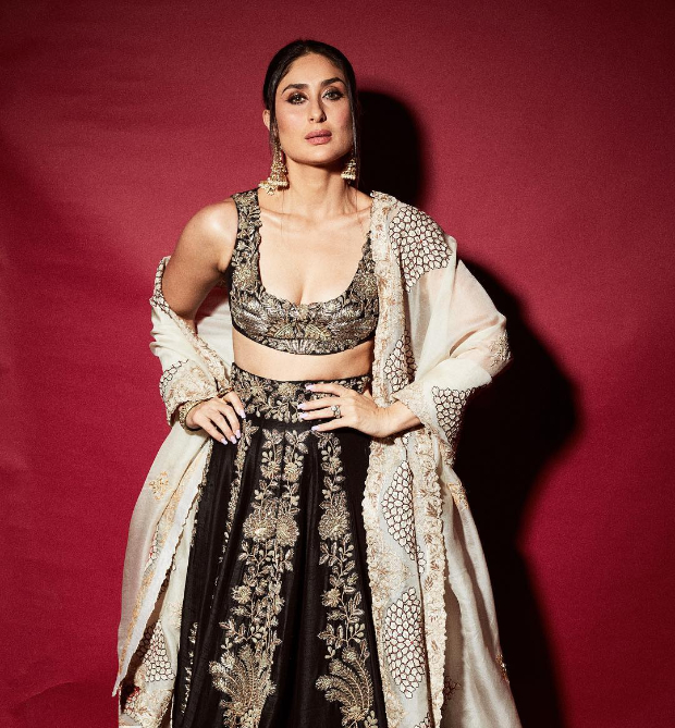 Kareena Kapoor Khan in Anamika Khanna for Diwali 2018 bash (3)