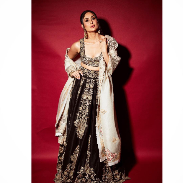 Kareena Kapoor Khan in Anamika Khanna for for Diwali 2018 bash (2)