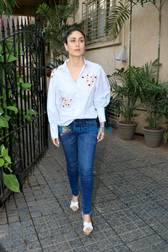 Kareena Kapoor Khan spotted after a dubbing session at Sound Vision in Varsova