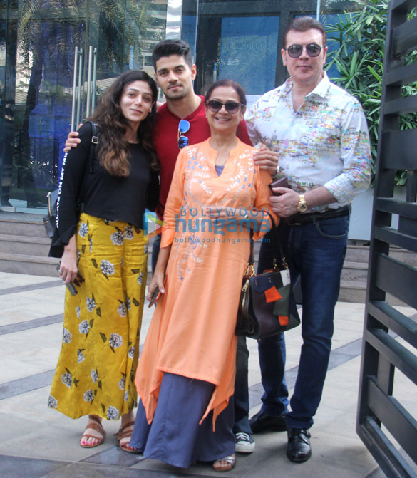 Sooraj Pancholi and family snapped at Yauatcha in BKC