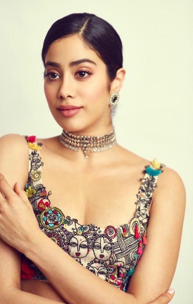 Janhvi Kapoor in Anamika Khanna Couture for SOL Lions Gold Awards 2018 (4)