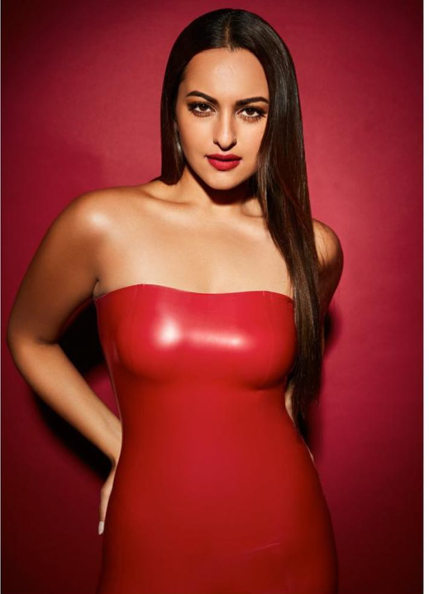 Slay Or Nay Sonakshi Sinha In An Inr 41600 Dead Lotus Couture Red Latex Dress For A Photo