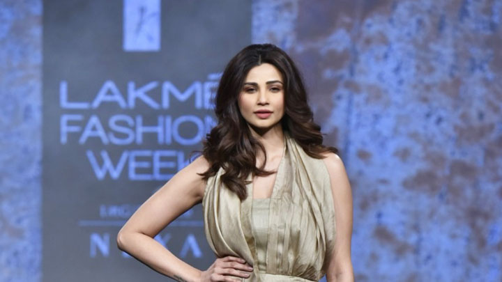 Adorable Daisy Shah Walk The Ramp at Lakme Fashion Week Day 4 for Kanchan Show Adorable Daisy Shah Walk The Ramp at Lakme Fashion Week Day 4 for Kanchan Show