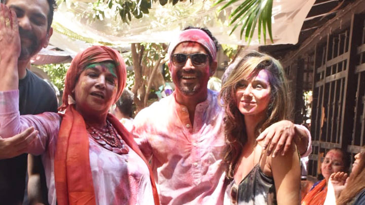 WATCH: Farhan Akhtar and Zoya Akhtar’s GRAND Holi Celebrations with Many Celebs WATCH: Farhan Akhtar and Zoya Akhtar's GRAND Holi Celebrations with Many Celebs