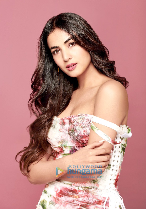 Sonal Chauhan Photos, Images, HD Wallpapers, Sonal Chauhan HD Images ...