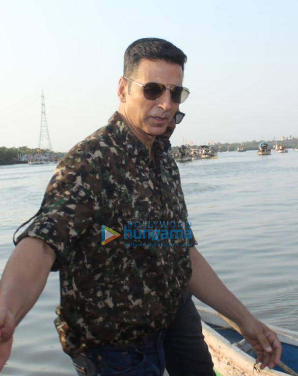 Akshay Kumar, Disha Patani and Aditya Roy Kapur spotted in Versova