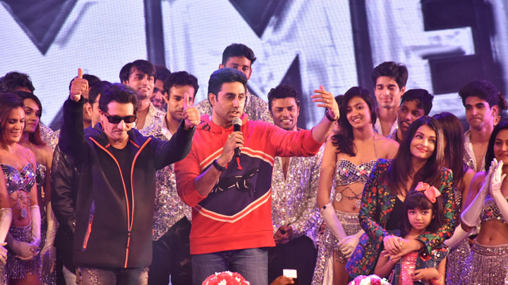 Aishwarya Rai Bachchan, Abhishek Bachchan, Jaya Bachchan attend Shiamak Davar’s 25th year of Summer Funk Aishwary Rai Bachchan, Abhishek Bachchan, Jaya Bachchan attend Shiamak Davar's 25th year of Summer Funk