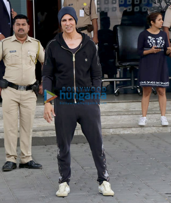 Photos: Akshay Kumar, Kangana Ranaut and others snapped at the airport