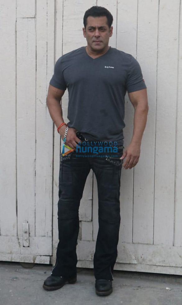 Photos: Salman Khan and Katrina Kaif snapped promoting Bharat at Mehboob Studio in Bandra