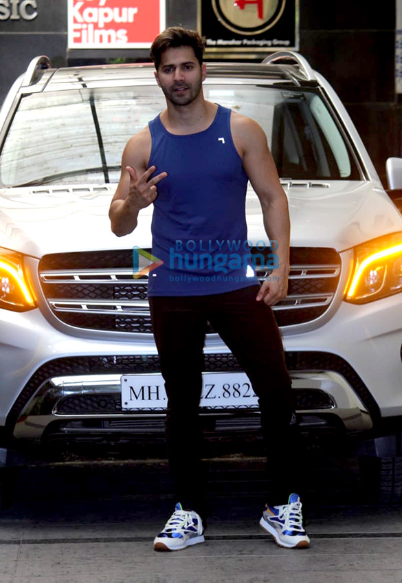 Photos: Varun Dhawan and Jacqueline Fernandez spotted at the gym