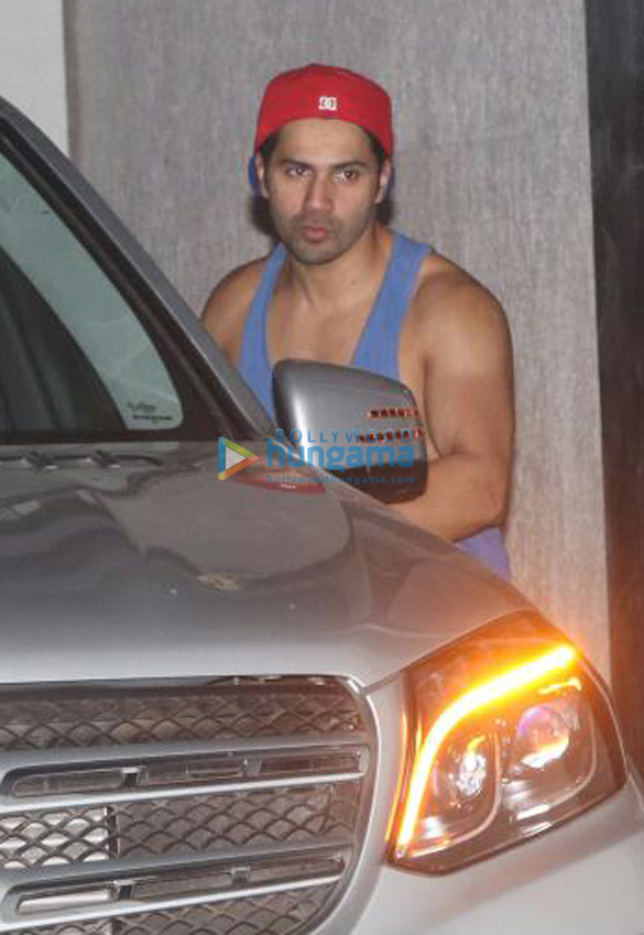 Varun Dhawan spotted at the gym (2) | Varun Dhawan Images - Bollywood