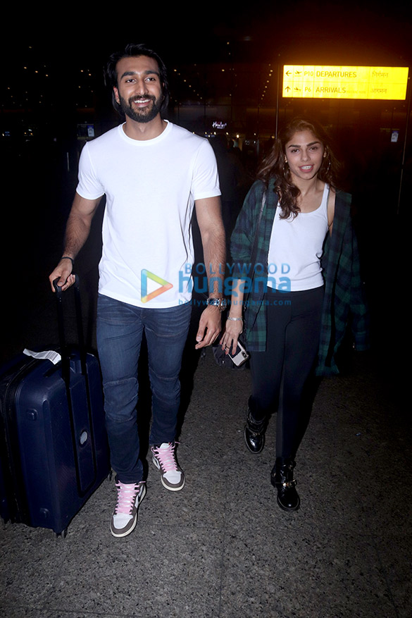 Photos: Meezaan Jaffrey, Sharmin Segal, Adah Sharma and others snapped at the airport Photos: Meezaan Jaffrey, Sharmin Segal, Adah Sharma and Hiten Tejwani snapped at the airport