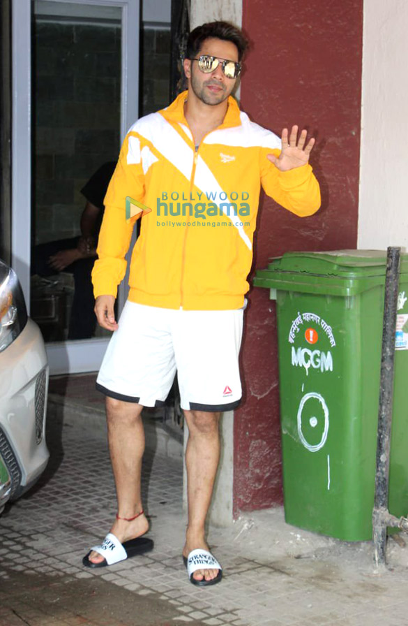 Photos: Varun Dhawan and Janhvi Kapoor snapped at the gym