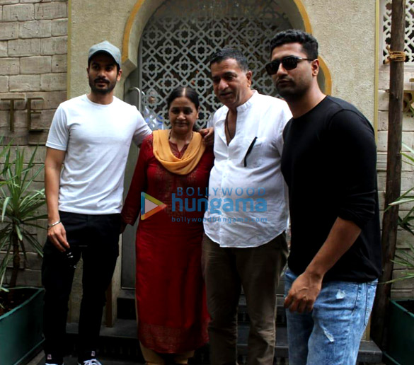 Photos Vicky Kaushal and Sunny Kaushal snapped with their parents at ...