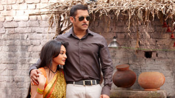 Dabangg 3: Salman Khan and Sonakshi Sinha get mobbed by fans on the sets in Phaltan