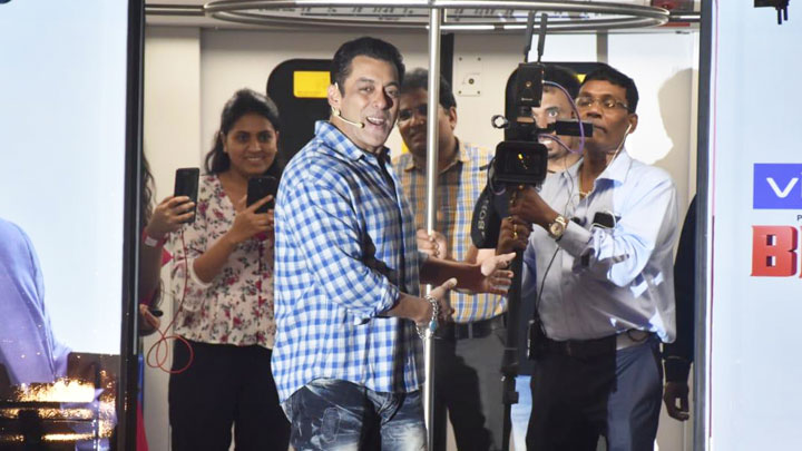 BLOCKBUSTER Entry Of Salman Khan At Bigg Boss 13 Press Conference