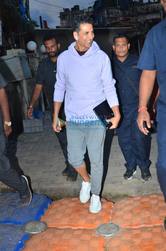 Photos: Akshay Kumar snapped at the Versova jetty