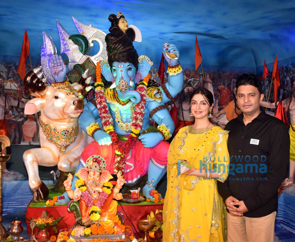 Photos: Bhushan Kumar, Divya Khosla Kumar and Anil Kapoor snapped during Ganpati Aarti at T-Series office
