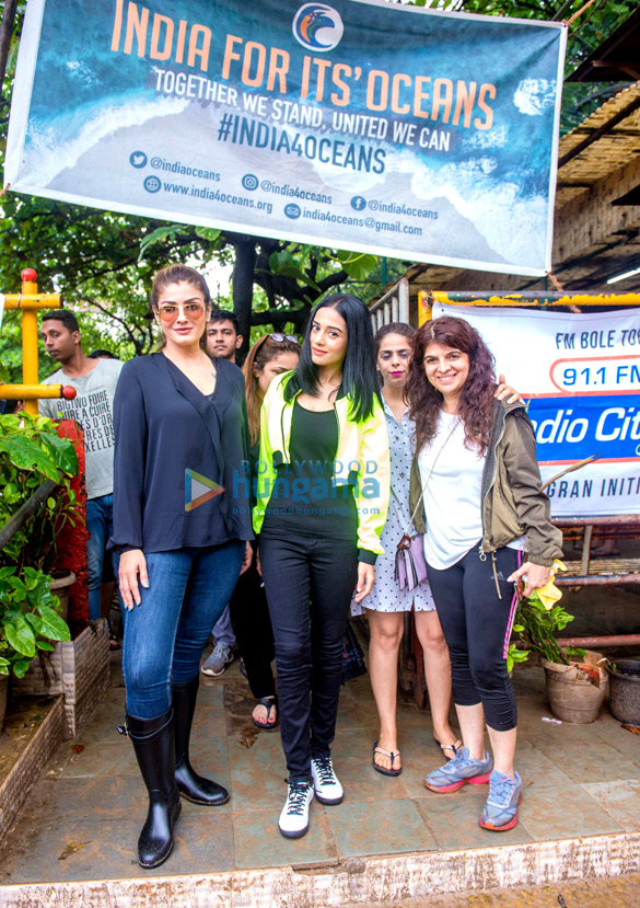 Photos: Raveena Tandon and Amrita Rao beach clean up