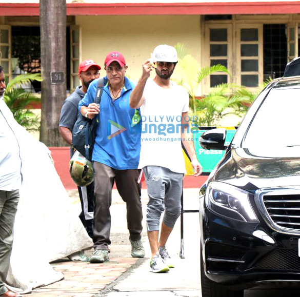 Photos: Shahid Kapoor snapped at the gym