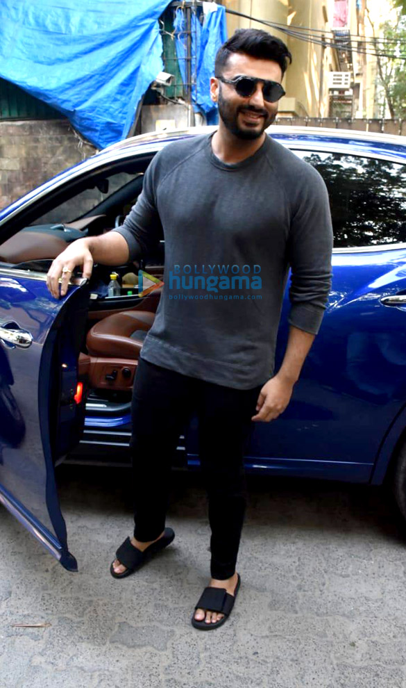 Photos: Arjun Kapoor snapped at a dubbing studio in Juhu