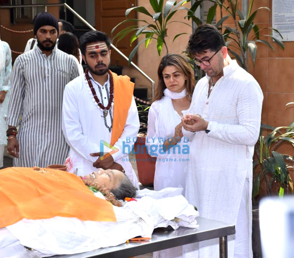 Photos: Celebs attend the funeral of Dabboo Ratnani’s mother Photos: Celebs attend the funeral of Dabboo Ratnani's mother