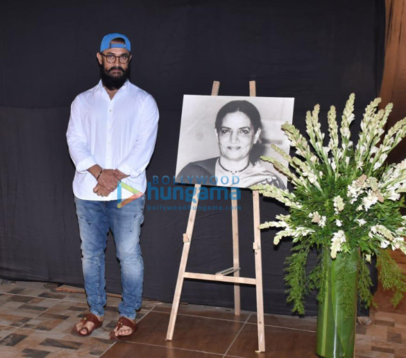 Photos: Celebs attend the prayer meet for Shabana Azmi’s mother Shaukat Kaifi Photos: Celebs attend the prayer meet for Shabana Azmi’s mother Shaukat Kaifi