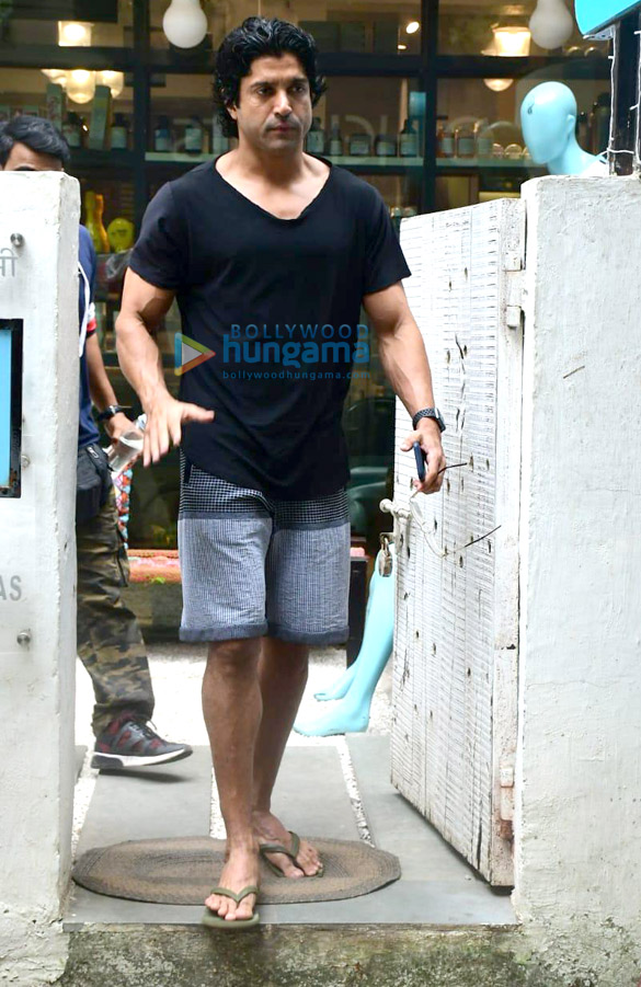 Photos: Farhan Akhtar snapped outside BBlunt salon