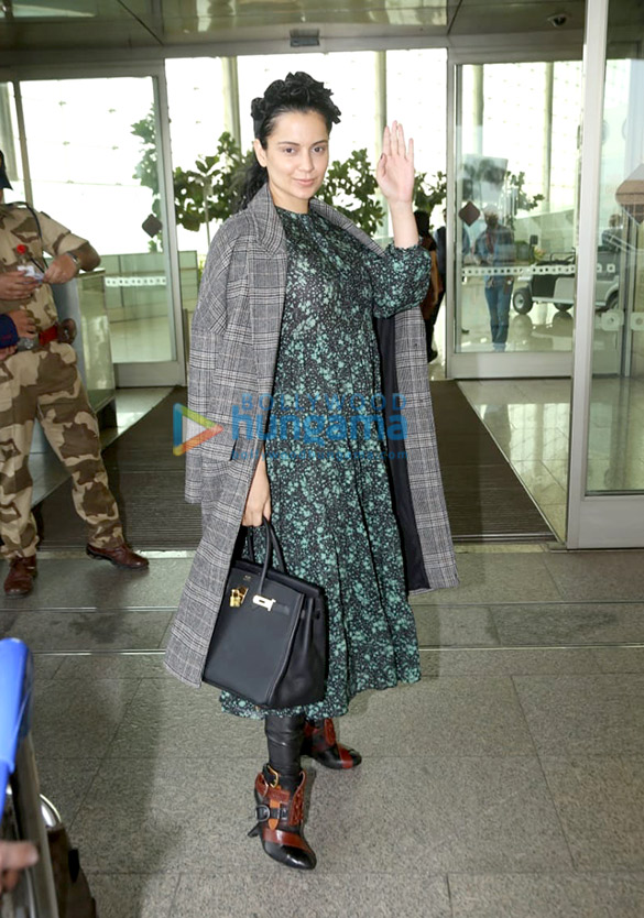 Photos: Kangana Ranaut, Sushant Singh Rajput, Twinkle Khanna and others snapped at the airport Photos: Kangana Ranaut, Sushant Singh Rajput, Twinkle Khanna and others snapped at the airport