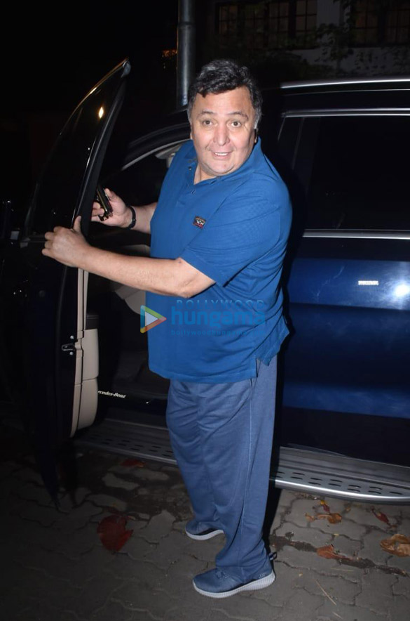 Photos: Rishi Kapoor snapped in Juhu